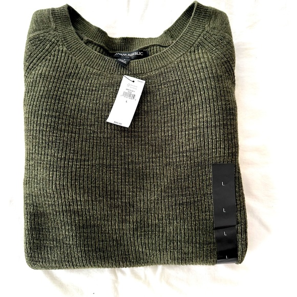 Banana Republic Green Crewneck Sweater NWT - Picture 4 of 6